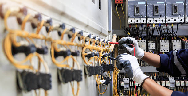 Professional Electrician technician working in DeKalb, IL